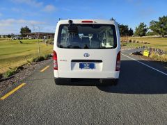 Photo of the vehicle Toyota HiAce