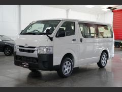 Photo of the vehicle Toyota HiAce