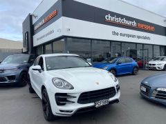 Photo of the vehicle Porsche Macan