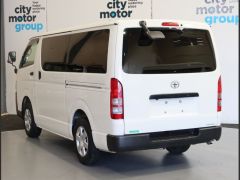 Photo of the vehicle Toyota HiAce