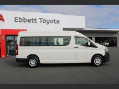 Photo of the vehicle Toyota HiAce