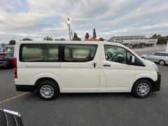 Photo of the vehicle Toyota HiAce