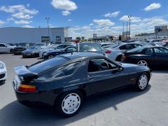 Photo of the vehicle Porsche 928