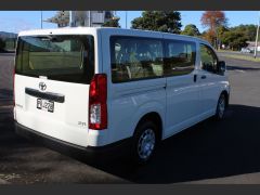 Photo of the vehicle Toyota HiAce