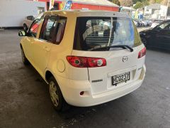 Photo of the vehicle Mazda Demio