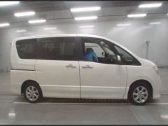 Photo of the vehicle Nissan Serena