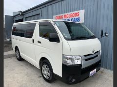 Photo of the vehicle Toyota HiAce