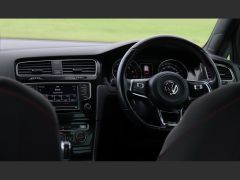 Photo of the vehicle Volkswagen Golf