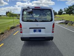 Photo of the vehicle Toyota HiAce