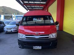 Photo of the vehicle Toyota HiAce