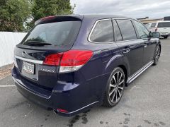 Photo of the vehicle Subaru Legacy