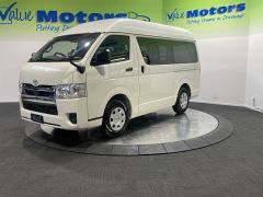 Photo of the vehicle Toyota HiAce