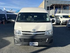 Photo of the vehicle Toyota HiAce