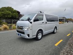 Photo of the vehicle Toyota HiAce