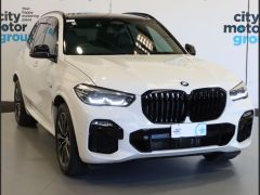 Photo of the vehicle BMW X5