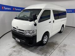 Photo of the vehicle Toyota HiAce