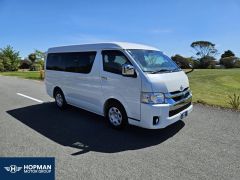 Photo of the vehicle Toyota HiAce