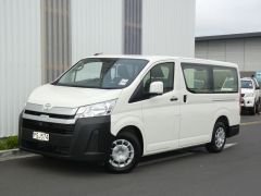 Photo of the vehicle Toyota HiAce