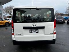 Photo of the vehicle Toyota HiAce