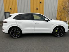 Photo of the vehicle Porsche Cayenne