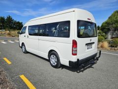 Photo of the vehicle Toyota HiAce