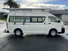 Photo of the vehicle Toyota HiAce