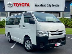 Photo of the vehicle Toyota HiAce