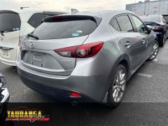 Photo of the vehicle Mazda Axela