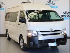 Photo of the vehicle Toyota HiAce