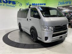 Photo of the vehicle Toyota HiAce