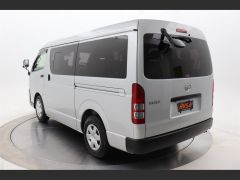 Photo of the vehicle Toyota HiAce