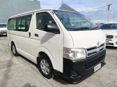 Photo of the vehicle Toyota HiAce