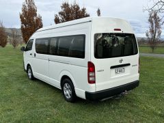 Photo of the vehicle Toyota HiAce