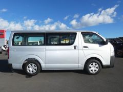 Photo of the vehicle Toyota HiAce