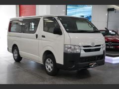 Photo of the vehicle Toyota HiAce