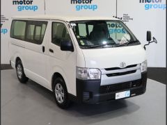 Photo of the vehicle Toyota HiAce