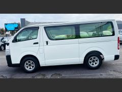 Photo of the vehicle Toyota HiAce