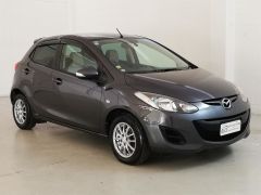 Photo of the vehicle Mazda Demio