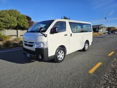 Photo of the vehicle Toyota HiAce