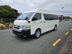 Photo of the vehicle Toyota HiAce