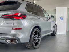 Photo of the vehicle BMW X5