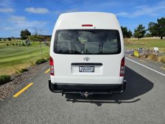 Photo of the vehicle Toyota HiAce