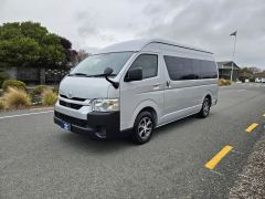 Photo of the vehicle Toyota HiAce