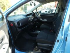 Photo of the vehicle Toyota Vitz