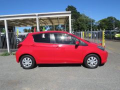 Photo of the vehicle Toyota Vitz