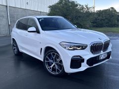 Photo of the vehicle BMW X5