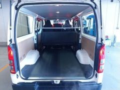 Photo of the vehicle Toyota HiAce