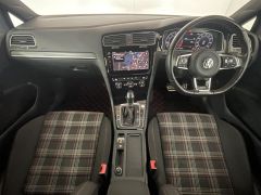 Photo of the vehicle Volkswagen Golf