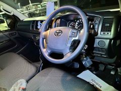 Photo of the vehicle Toyota HiAce