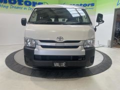 Photo of the vehicle Toyota HiAce